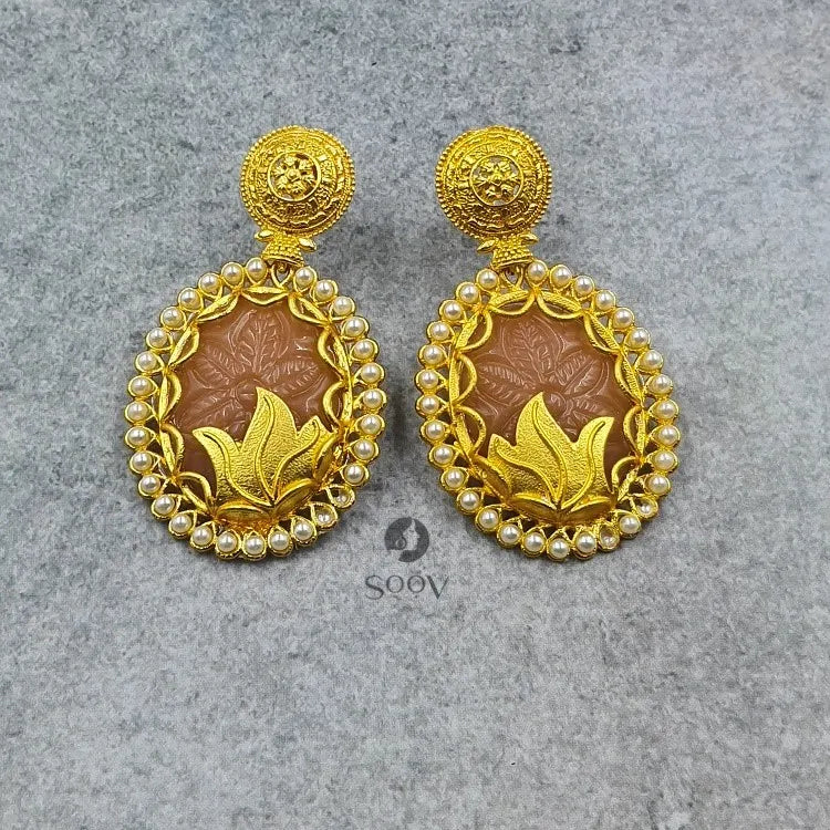 Sayoni gold earrings