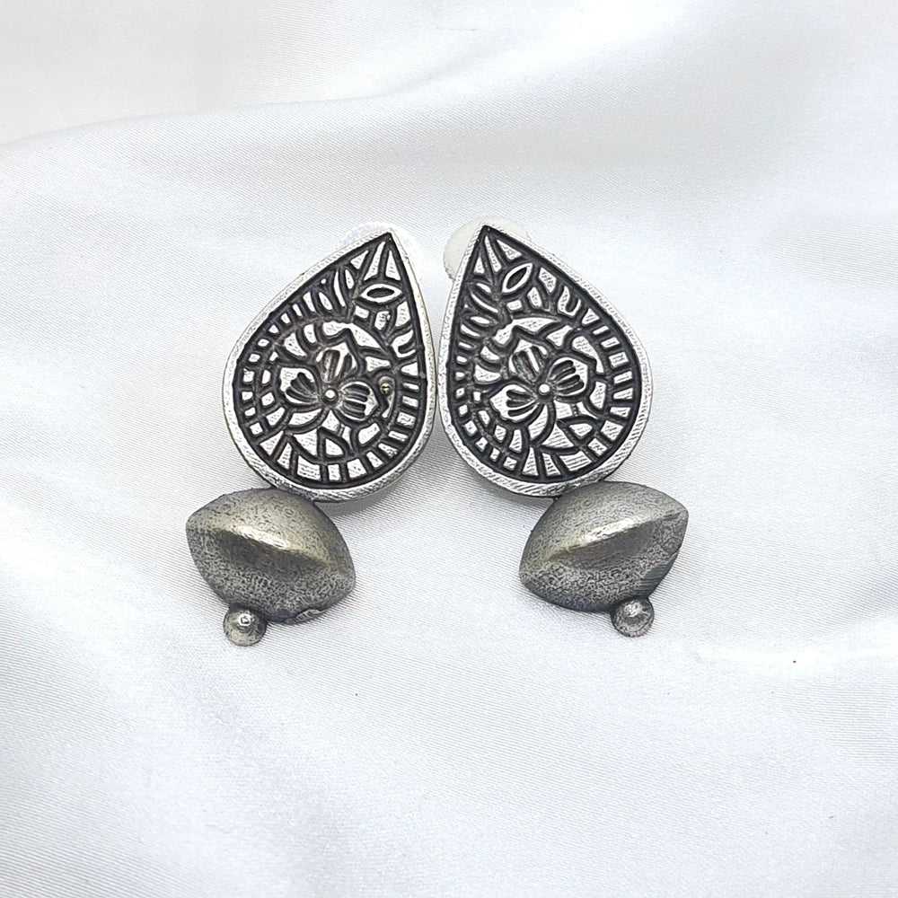 Avyuktha  silver plated earring
