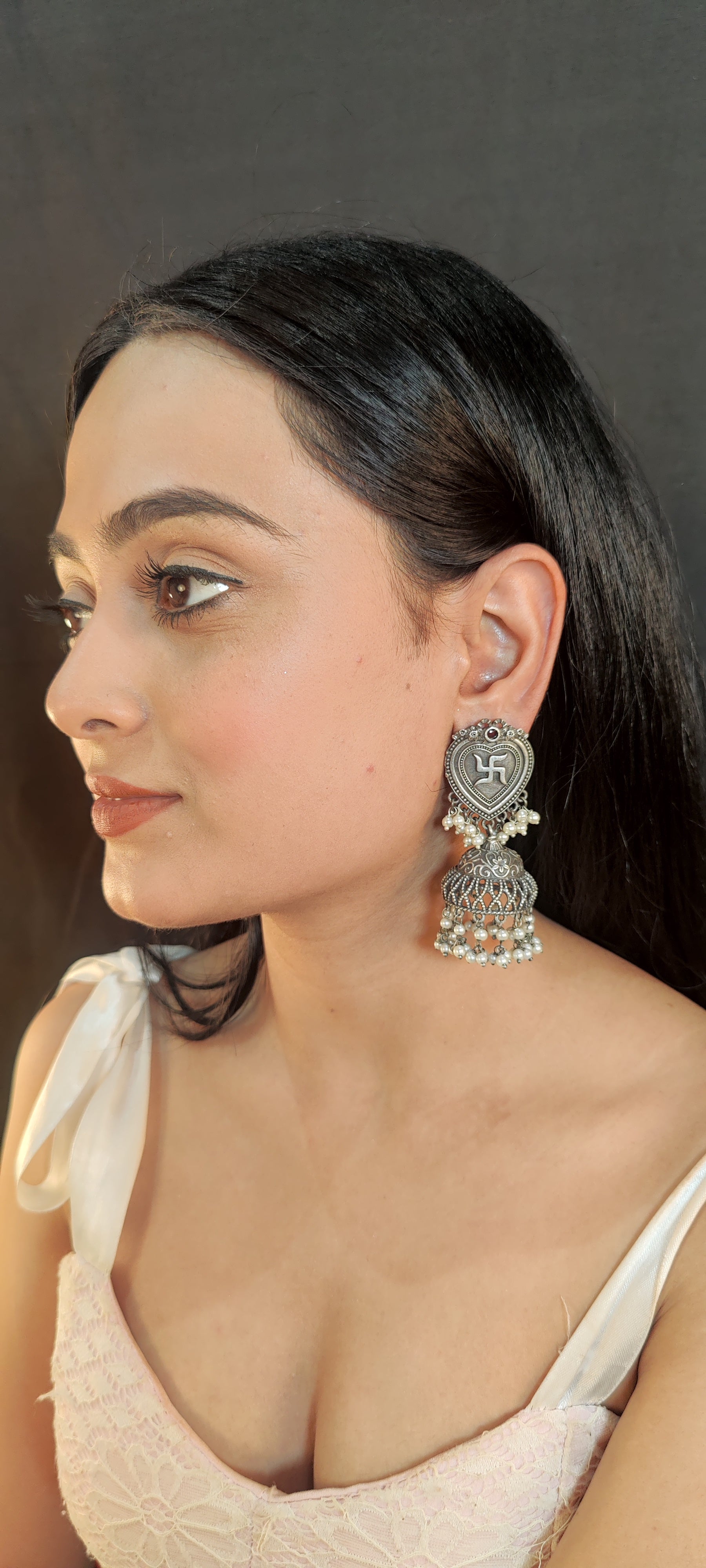 Sakhiya silver earrings