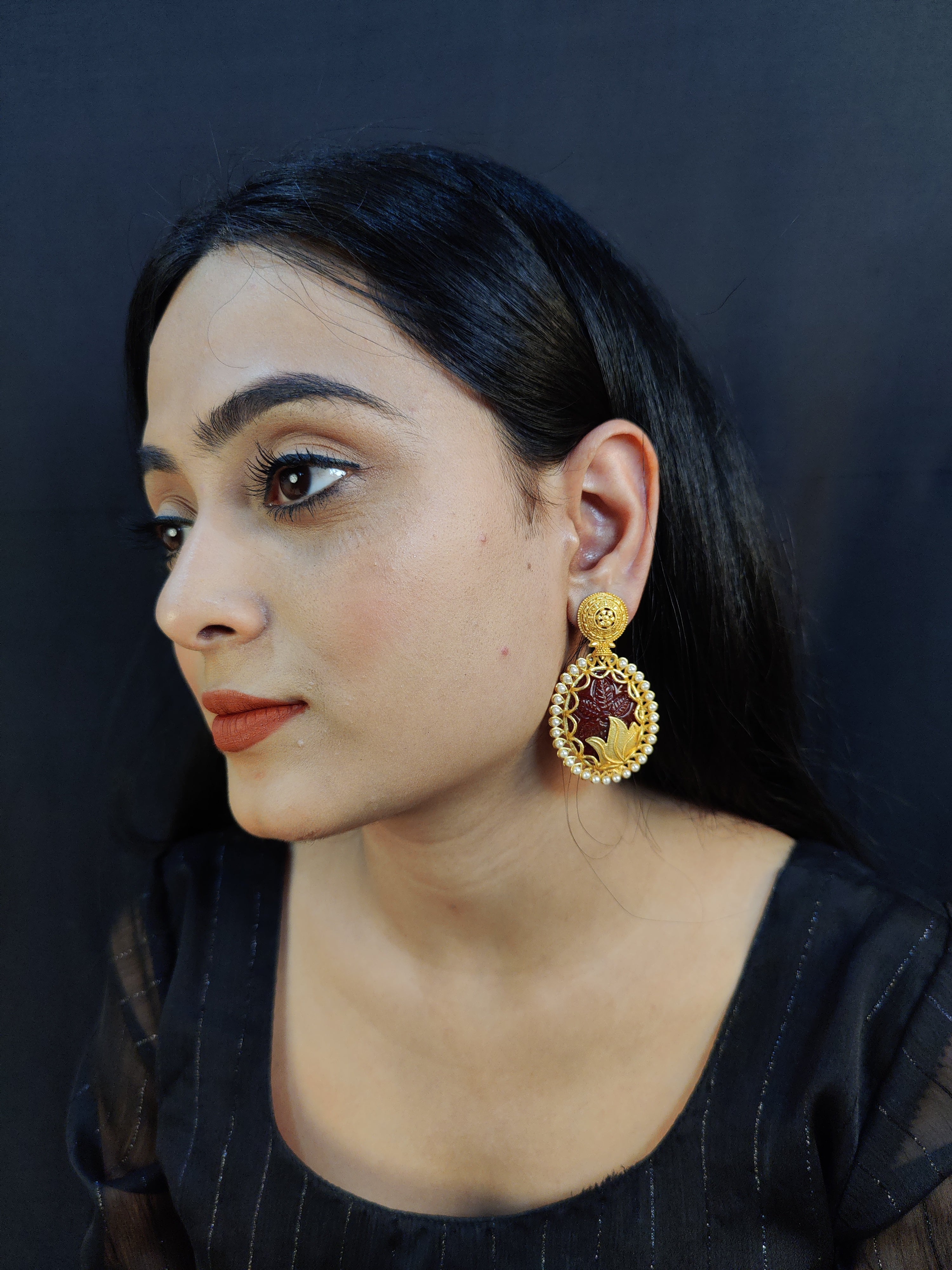 Sayoni gold earrings
