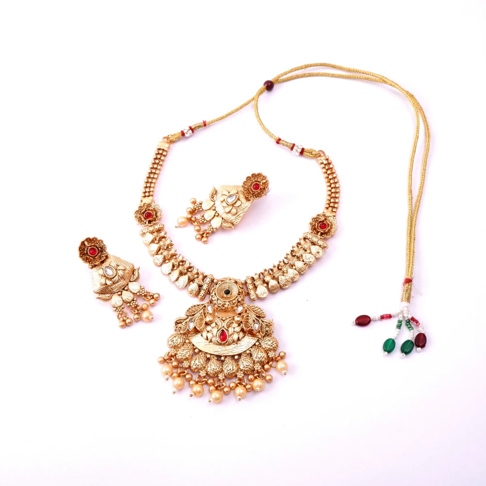 Yeetika Gold necklace set
