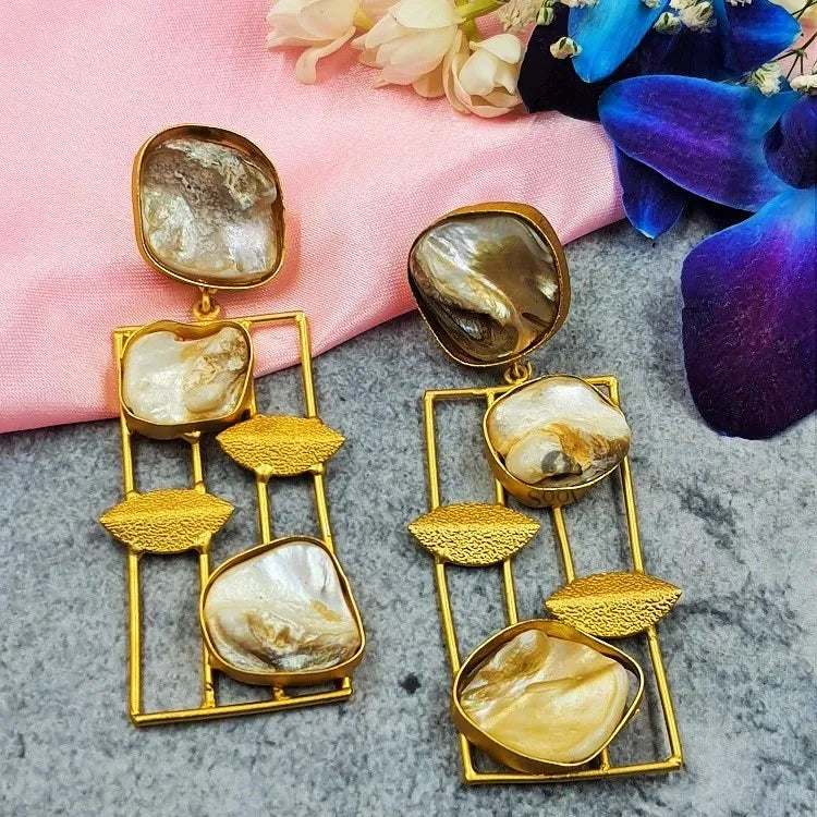 Lehar Gold earrings